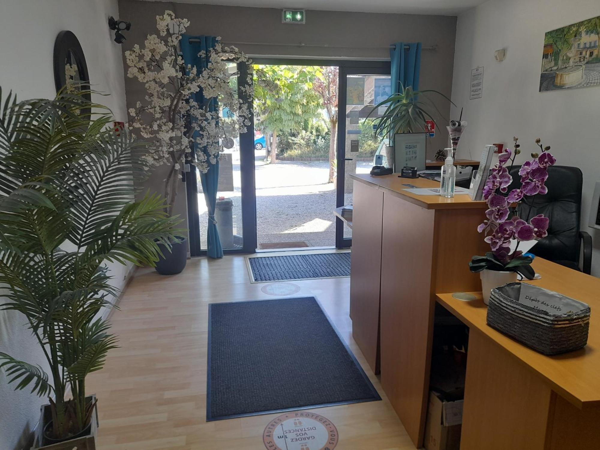 Hotel Les Alizes Puget Theniers Bagian luar foto