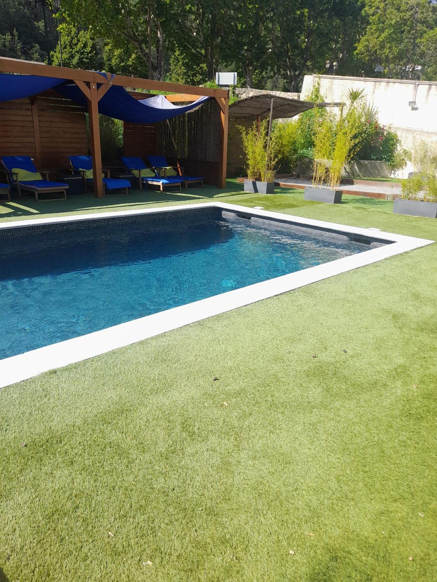 Hotel Les Alizes Puget Theniers Bagian luar foto