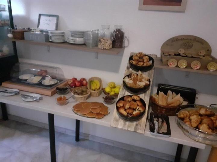 Hotel Les Alizes Puget Theniers Bagian luar foto