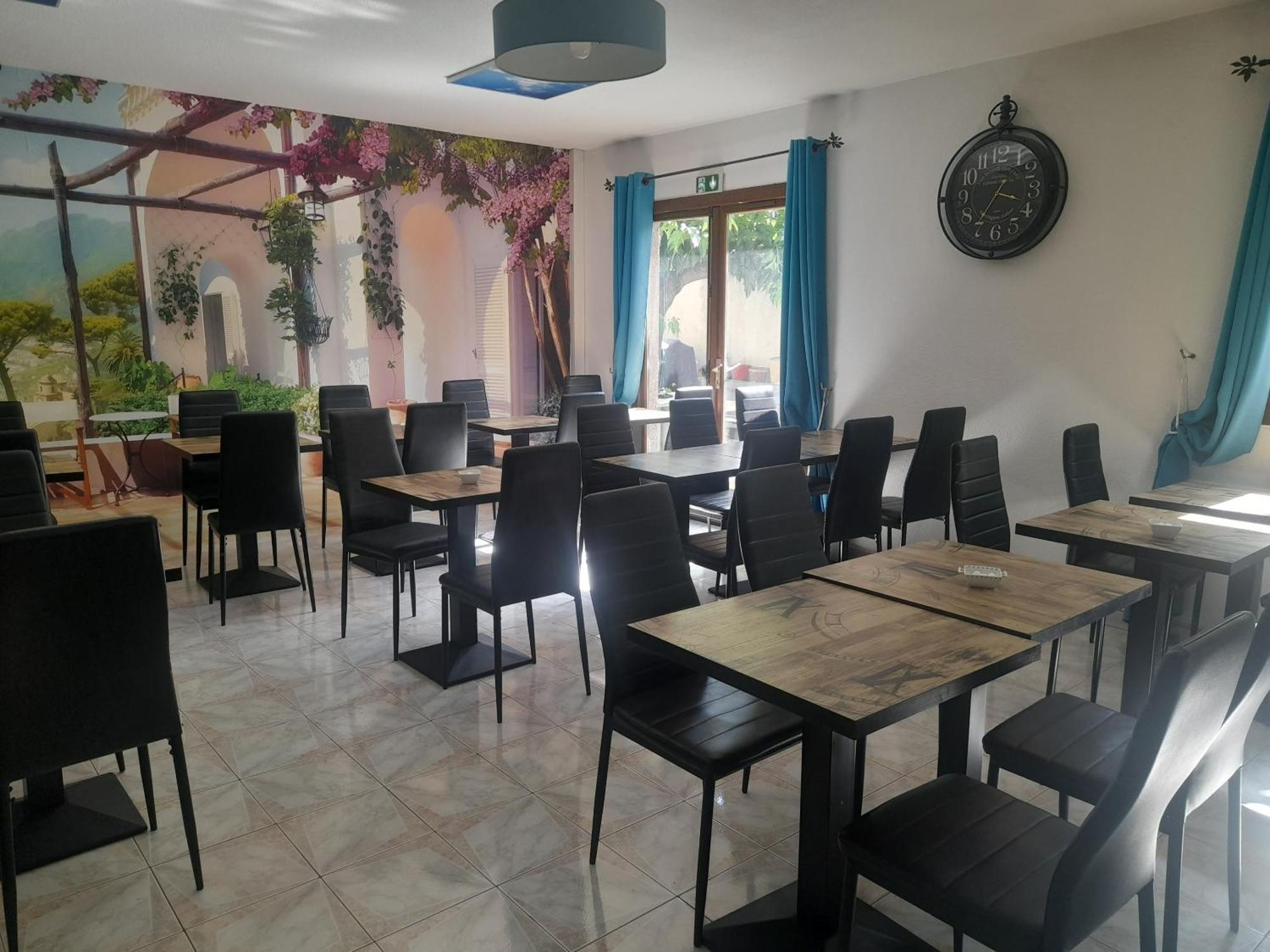 Hotel Les Alizes Puget Theniers Bagian luar foto