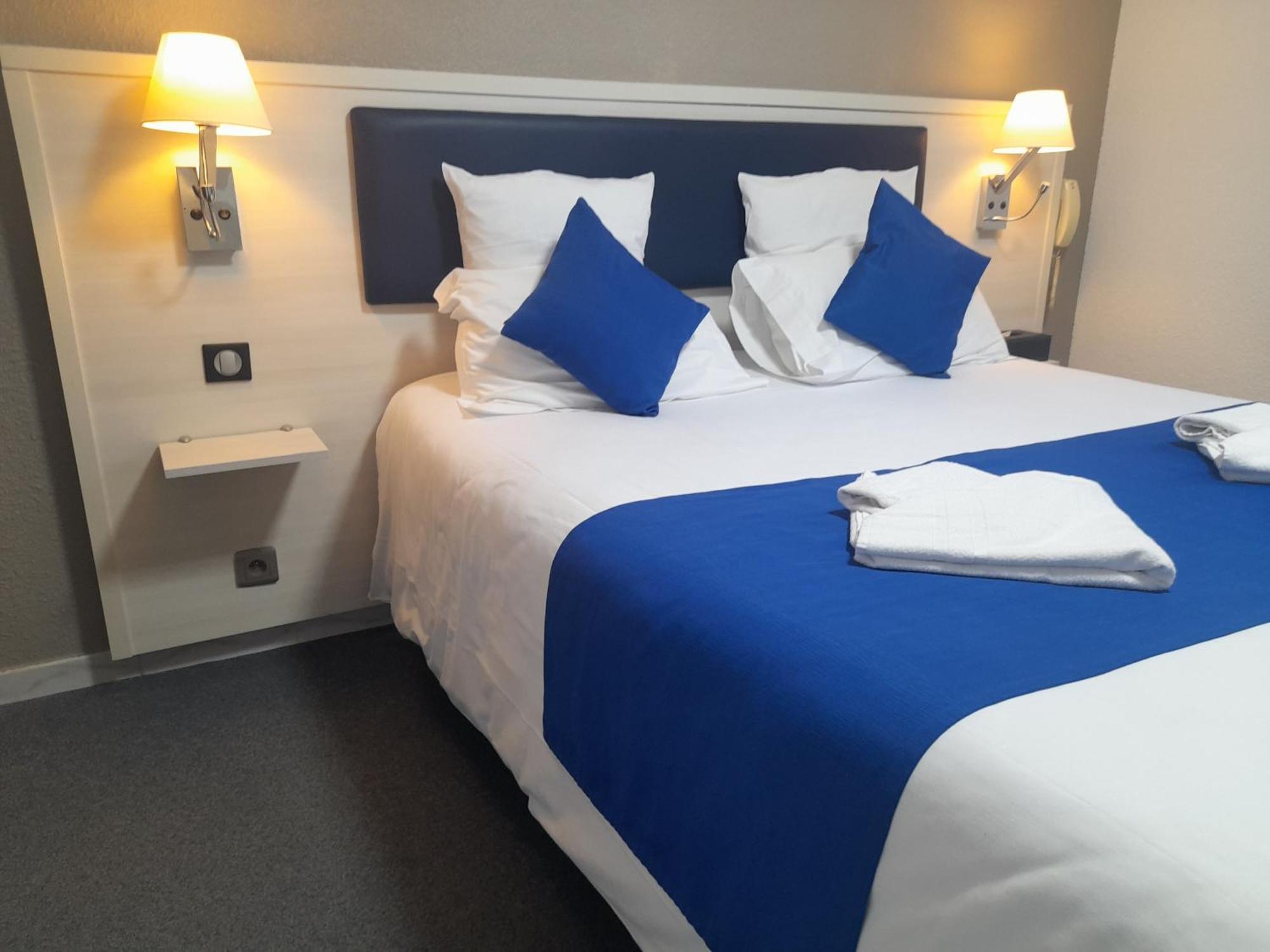 Hotel Les Alizes Puget Theniers Ruang foto