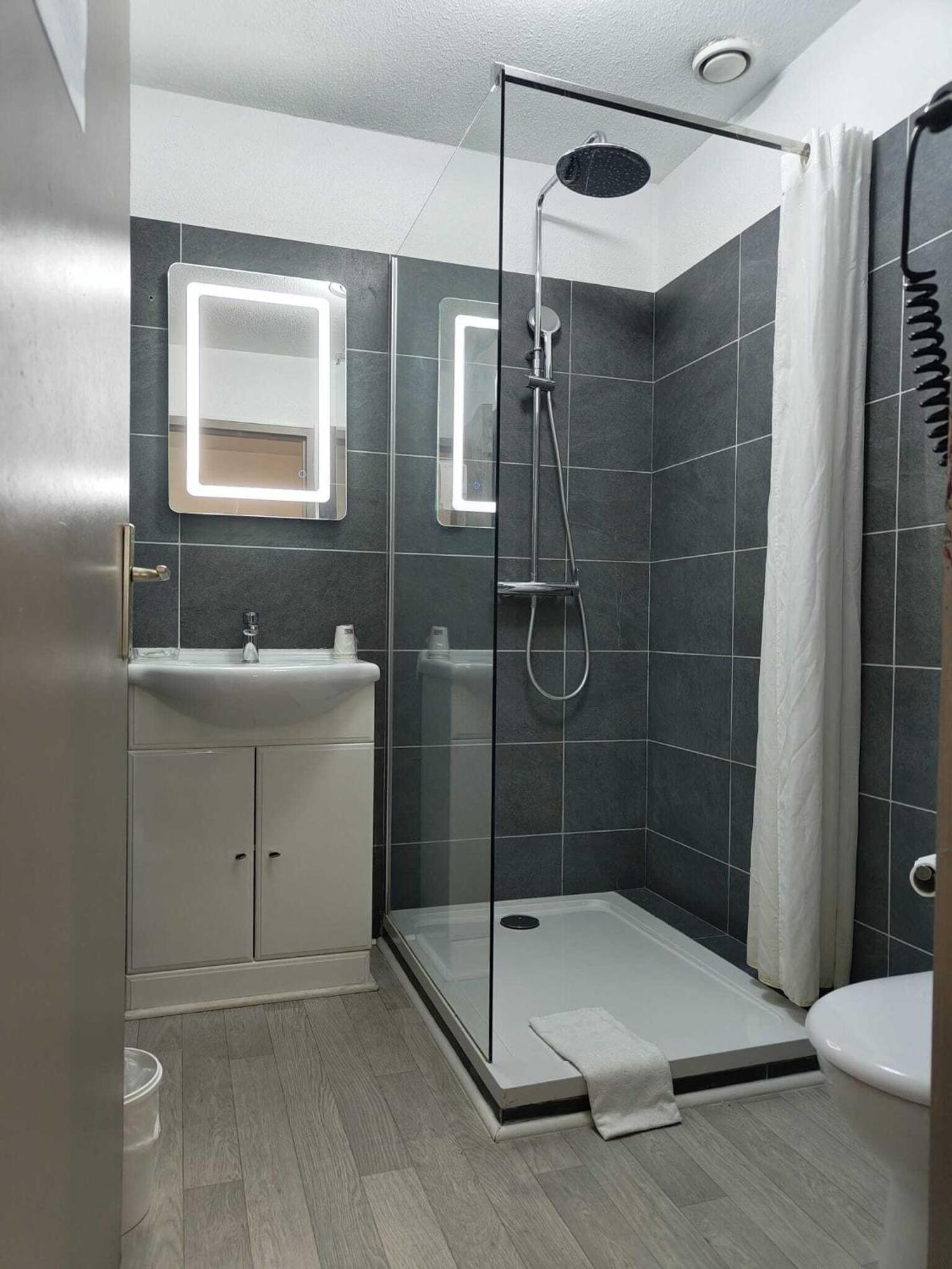 Hotel Les Alizes Puget Theniers Ruang foto