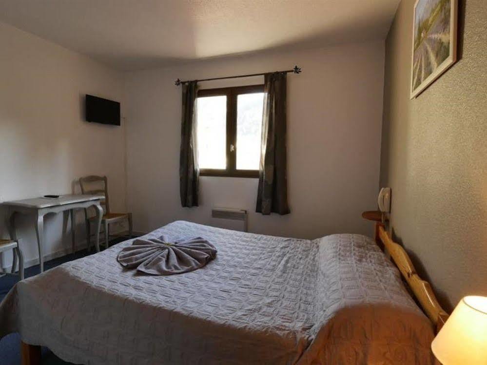 Hotel Les Alizes Puget Theniers Bagian luar foto