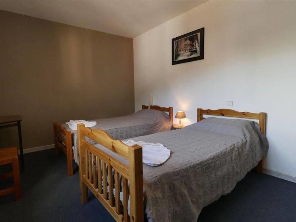 Hotel Les Alizes Puget Theniers Bagian luar foto